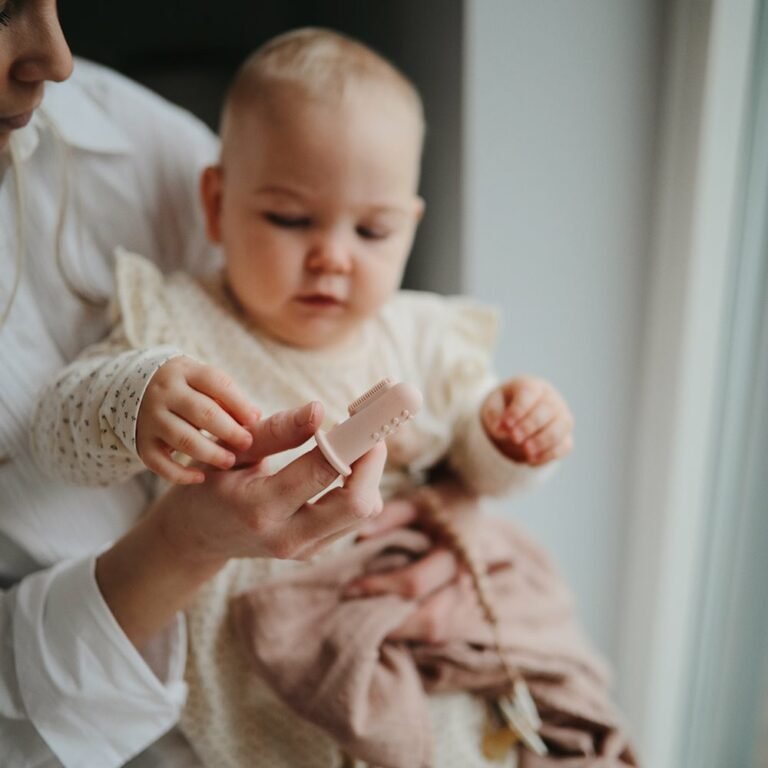 Mushie Finger Zahnbürste Blush/Shifting Sand Zusatzbild-1