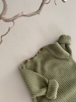 pull bébé vert en tricot
