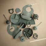 Piastra in silicone Mushie con ventosa, colore blu Cambridge. Immagine aggiuntiva-2