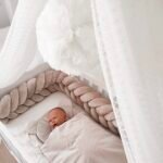 Bed canopy retro tulle white with 2 pompoms Additional image-1