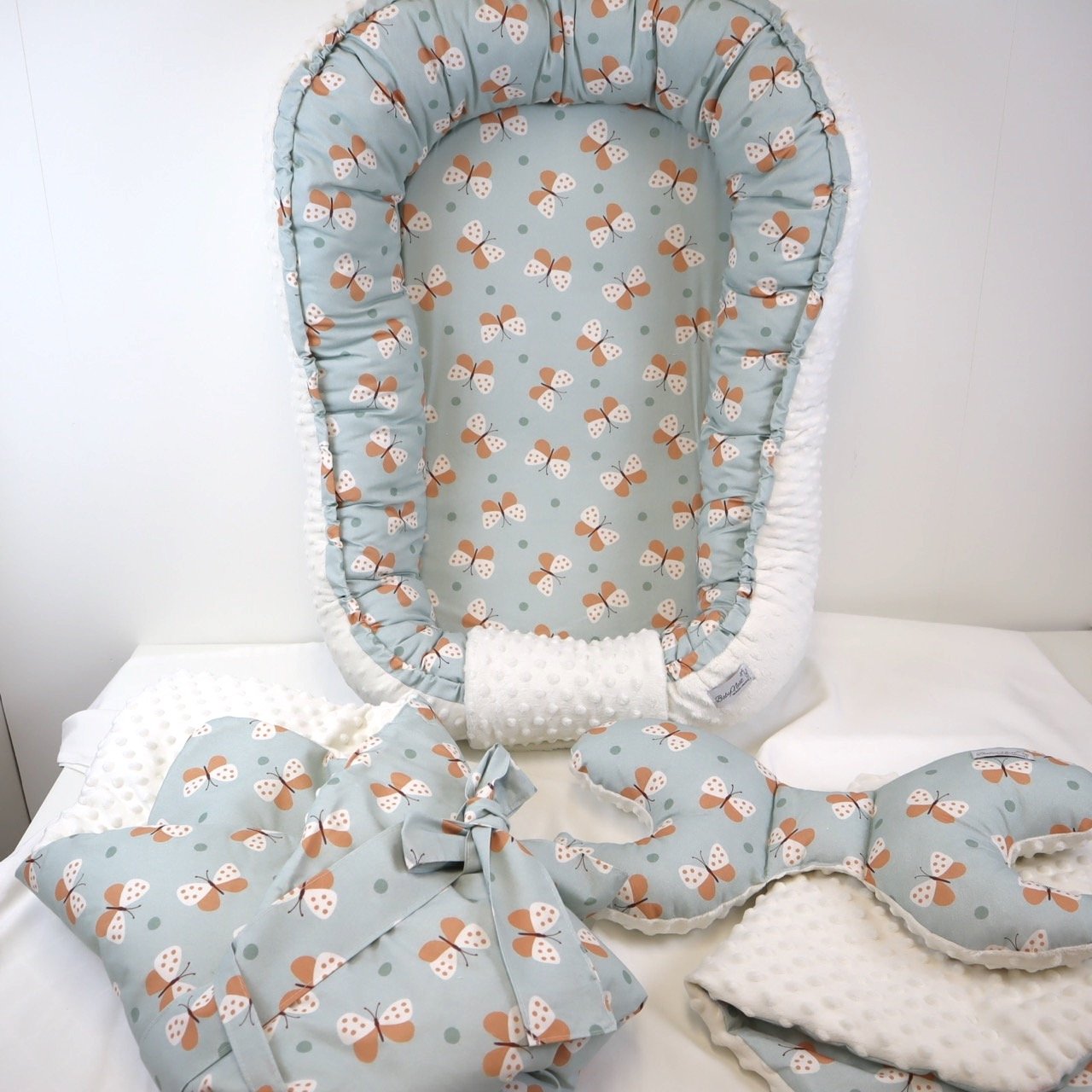 Babynest Komplettes 4er Set Butterflies 9704 Baby nest complete 4-piece set Butterflies (main image)