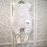 Grenouillère bébé en mousseline de qualité supérieure | Petites fleurs | 6-12 mois (Image supplémentaire 1)