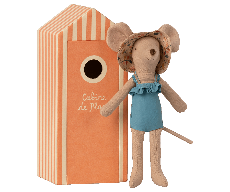 16-1741-01-900×750-resize-fill.png Maileg-Strandmaus, Mama in Cabin de Plage Hauptbild