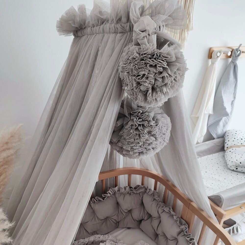 Baldacchino in tulle grigio con 2 pon-pon Immagine aggiuntiva-1