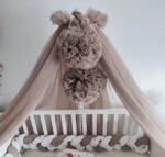 Ciel de lit en tulle taupe avec 2 pompons (image supplémentaire 1)