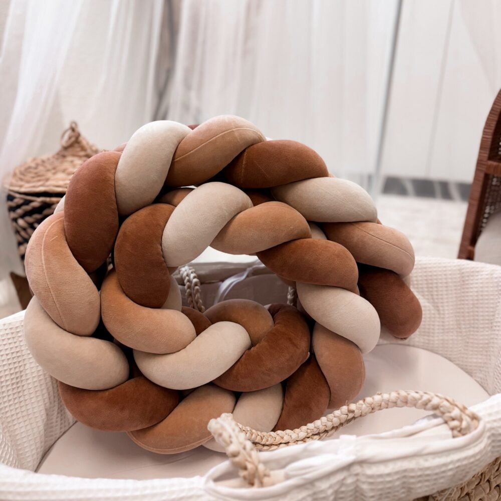 Letto in velluto di serpente, tonalità naturali, immagine principale