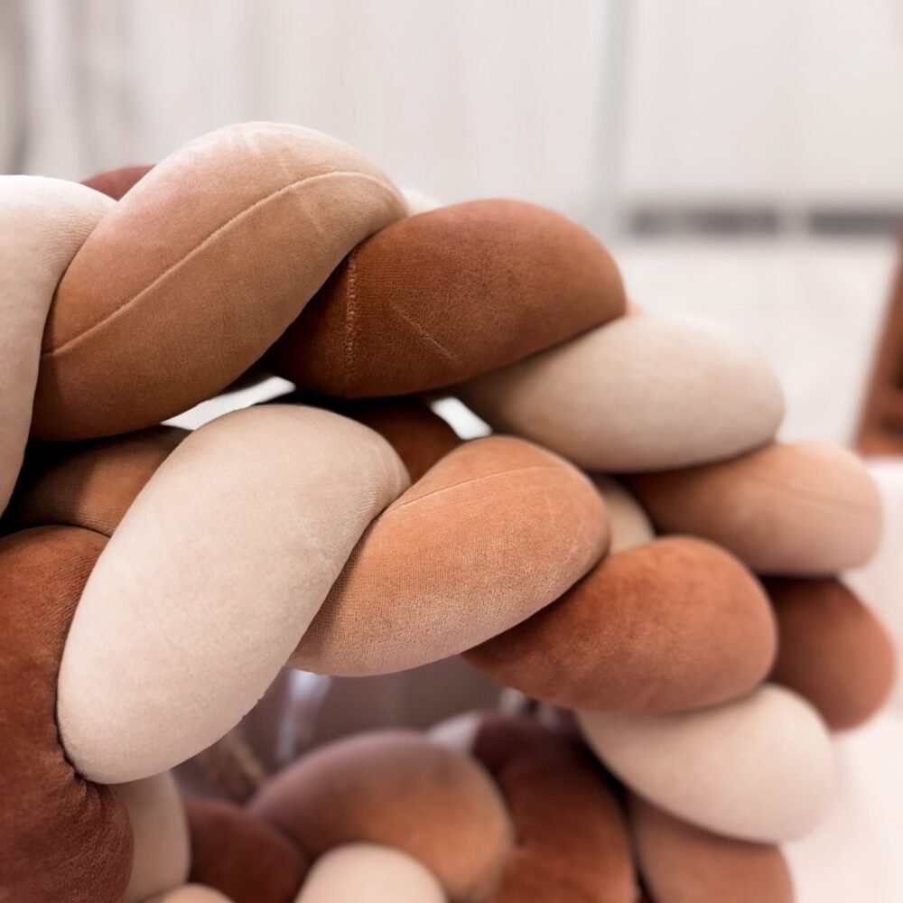 Letto in velluto a forma di serpente, tonalità naturali, immagine aggiuntiva 1