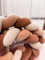 Letto in velluto a forma di serpente, tonalità naturali, immagine aggiuntiva 1