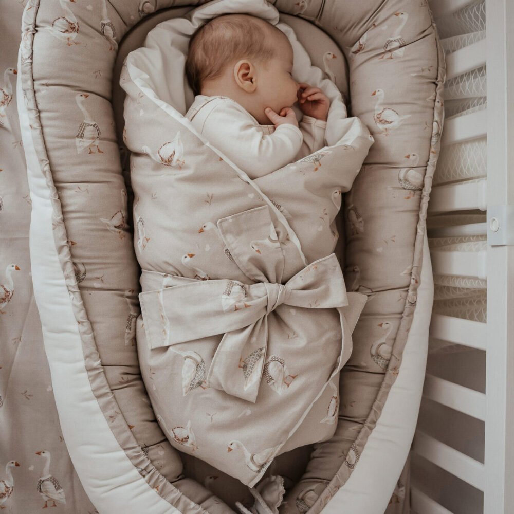 Nid pour bébé | Coton ultra-doux de qualité supérieure | Lot de 4 | Image principale : Oies