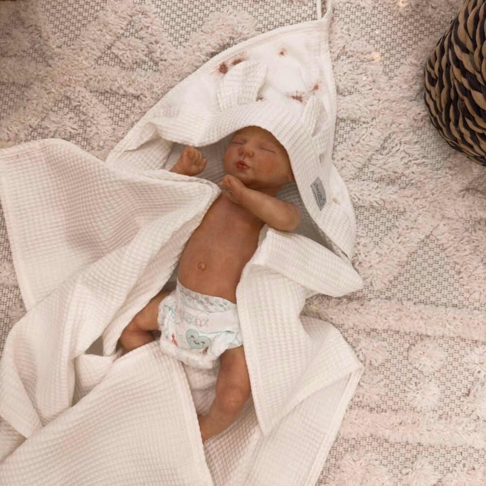 Hooded bath towel | Waffle | Daisies Additional image-1