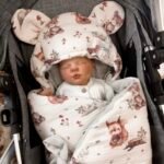 Coperta per seggiolino auto in mussola di alta qualità con tema "Amici del bosco" (Immagine aggiuntiva 1)