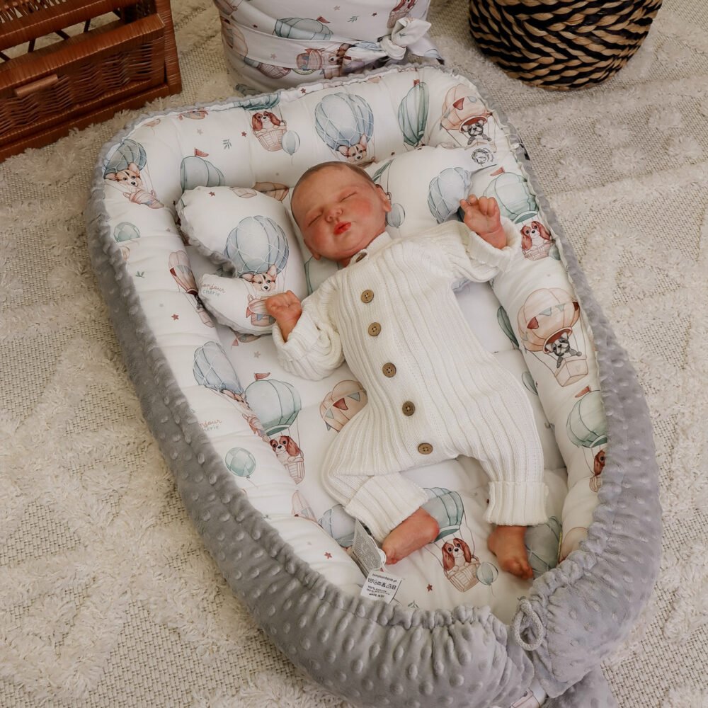 Nid pour bébé | Coton minky de qualité supérieure | Lot de 3 | Chiots et montgolfières (image principale)