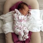 Cherry Blossom Organic Snuggle Sleepsuit Zip Footie with Frill Zusatzbild-4