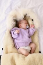 Chancelière en laine pour poussettes et porte-bébés – Beige. Image supplémentaire n° 4.