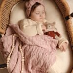 Bambus Babydecke gestrickt mit Zopfmuster|Pink Hauptbild