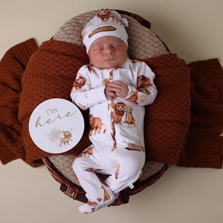 Lion Organic Snuggle Sleepsuit Zip Footie Hauptbild
