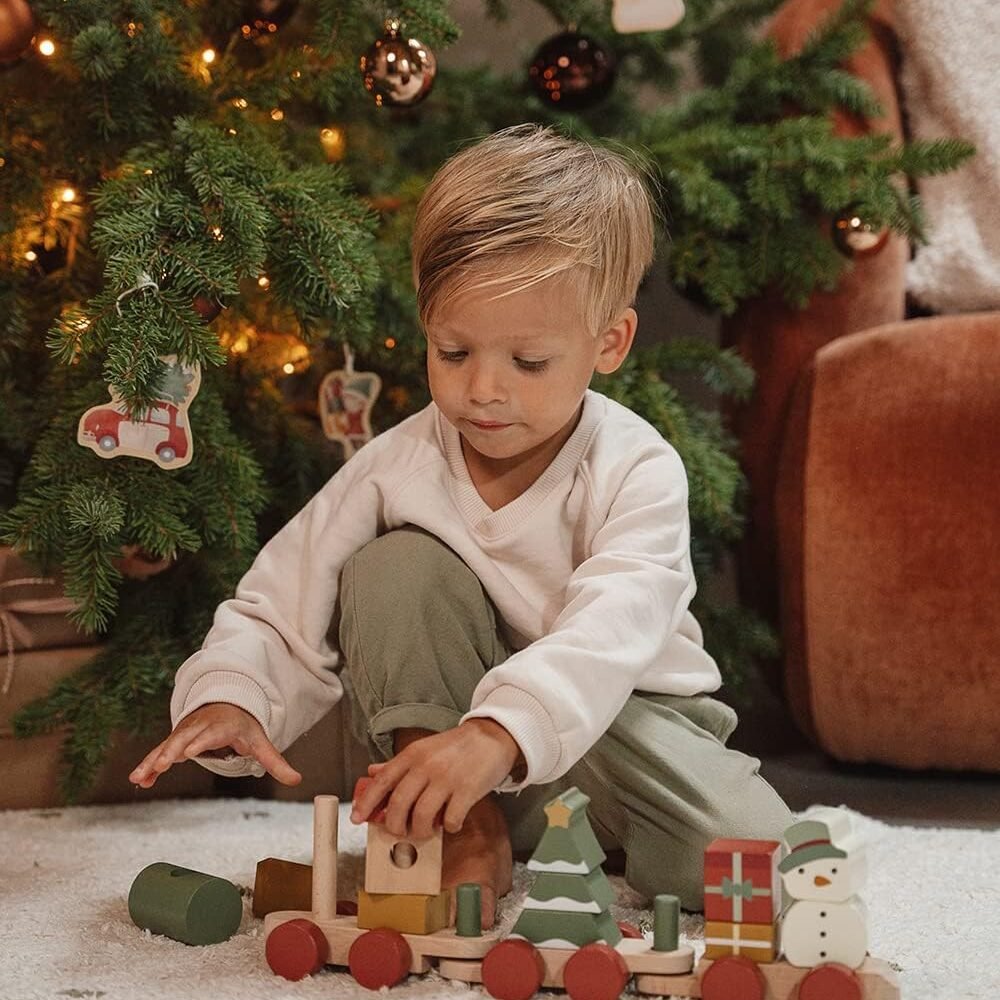 Petit train miniature néerlandais avec formes empilables, édition limitée Noël en bois certifié FSC. Image supplémentaire 1