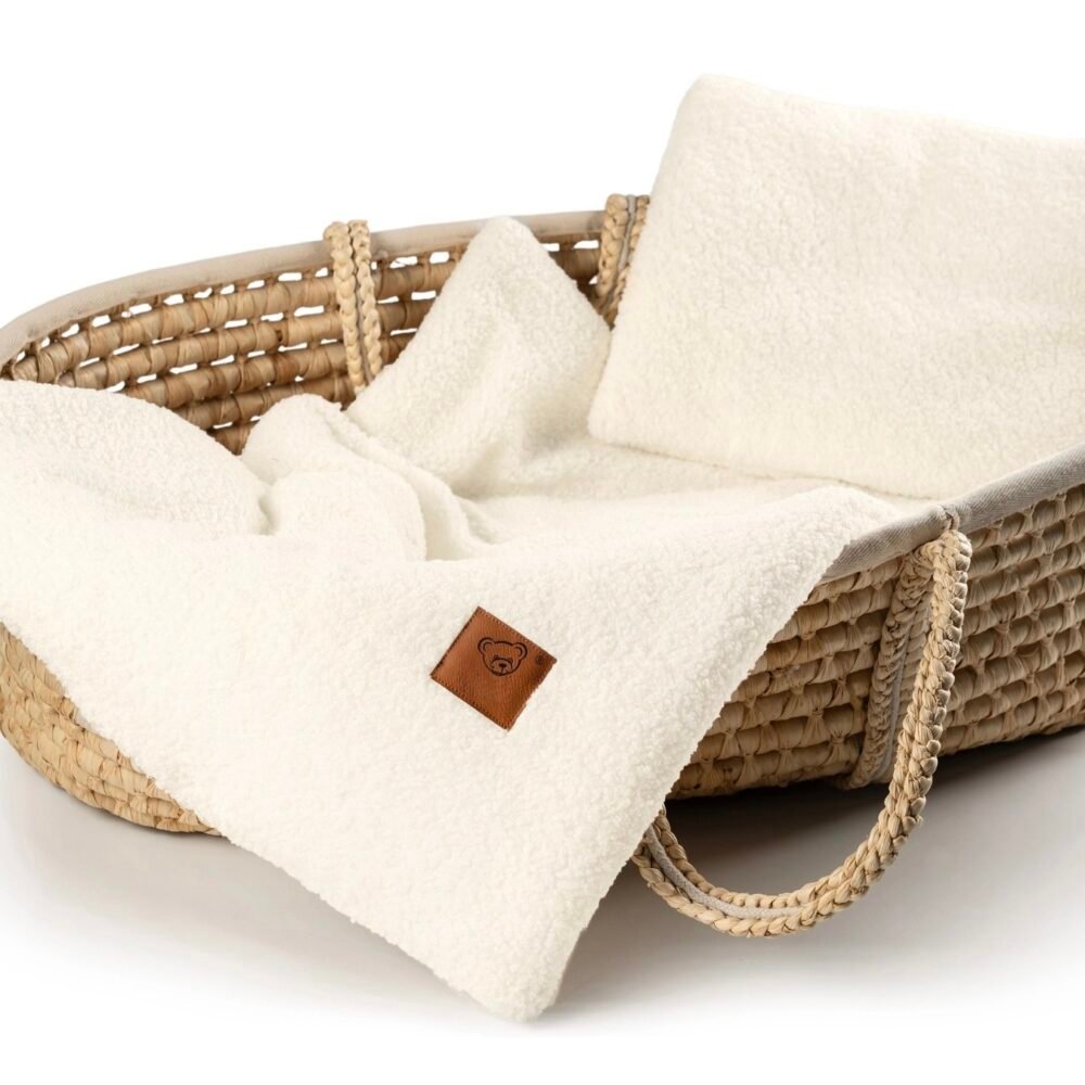 Set copertina e cuscino per neonato in bouclé color crema. Immagine principale
