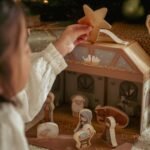 Little Dutch Nativity Scene for Children with Wooden Figures in a Suitcase - Christmas Additional Image-2