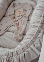 Babynest Velvet mit Rüsche Beige – Bild 3
