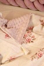 Set Kuscheldecke Kissen |Premium Musselin-Minky|Fall Roses – Image 2
