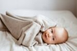 Babydecke Merinowolle Jersey Taupe - Image 2